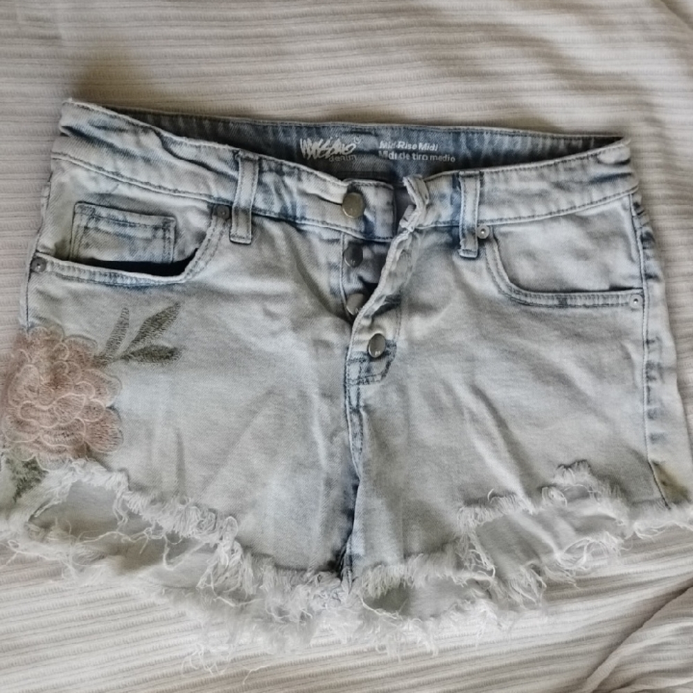 Light Wash Denim Shorts with Floral Applique